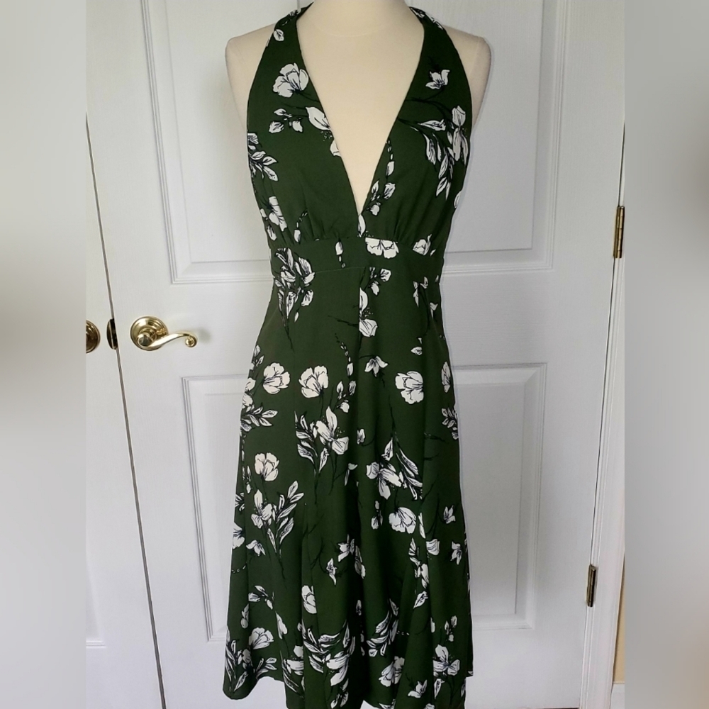 PLUNGE floral backless dress. S. NWT.